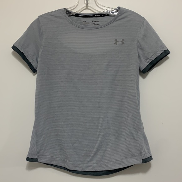 Under Armour Tops - Under Armour Gray Run Heatgear Workout Shirt